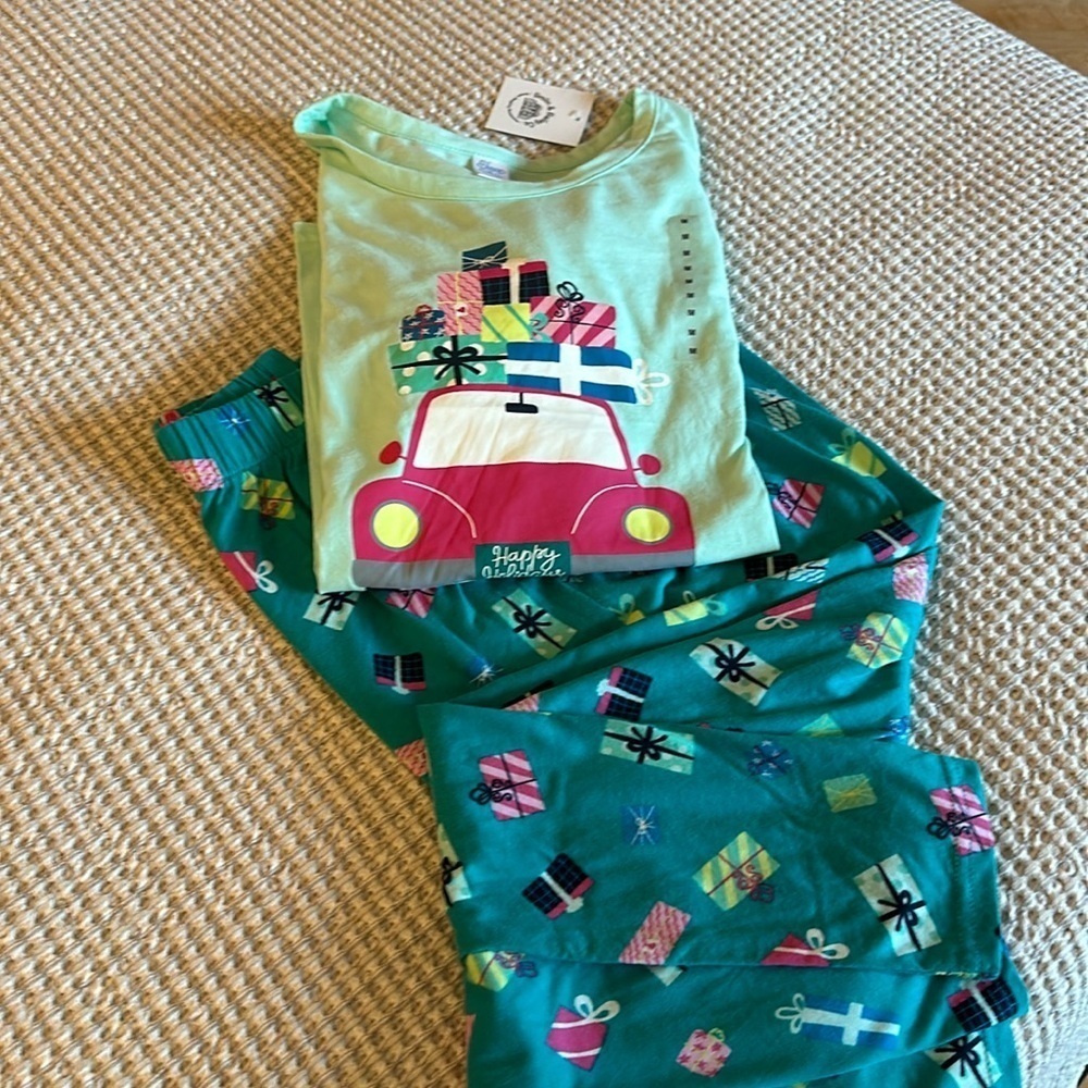 Christmas pajamas NWT M pants pocket cute cars design cotton and poly blend